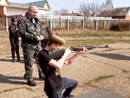 Ученики шестой школы проводят каникулы с пользой