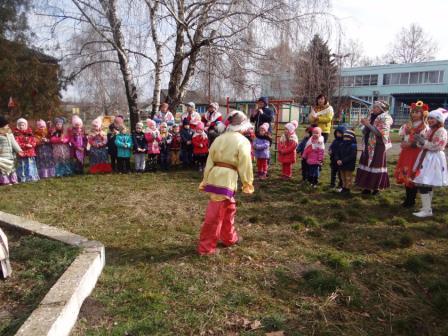 В детских садах Тбилисского района празднуют Масленицу
