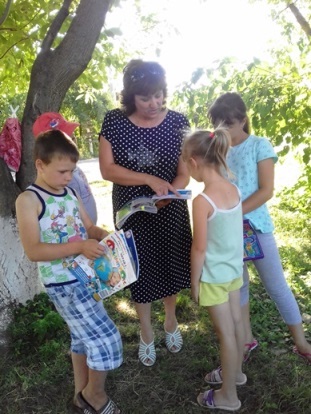 Детская библиотека выходит на детские площадки