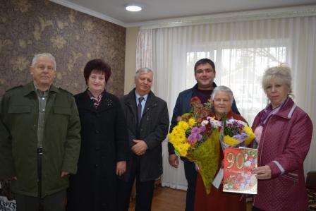 Жительницу хутора Шевченко поздравили с 90-летним юбилеем