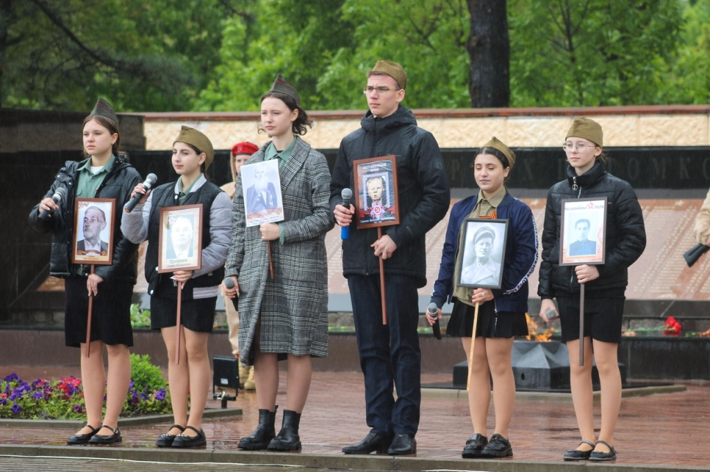 В День Победы на мемориальном комплексе Тбилисского района прошло торжественное возложение цветов