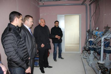 Евгений Ильин посетил больницу и спорткомплекс