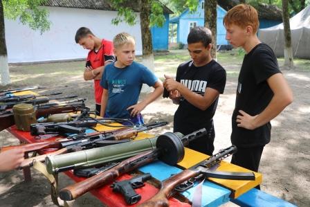 Глава района Евгений Ильин встретился со спортсменами в «Ласточке»