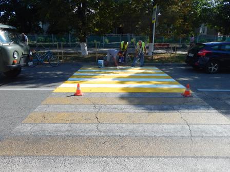 В Тбилисской к учебному году обновляют пешеходные переходы