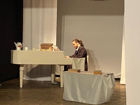 В центре «ТЮЗ» прошел урок, посвященный творчеству поэтессы Марины Цветаевой