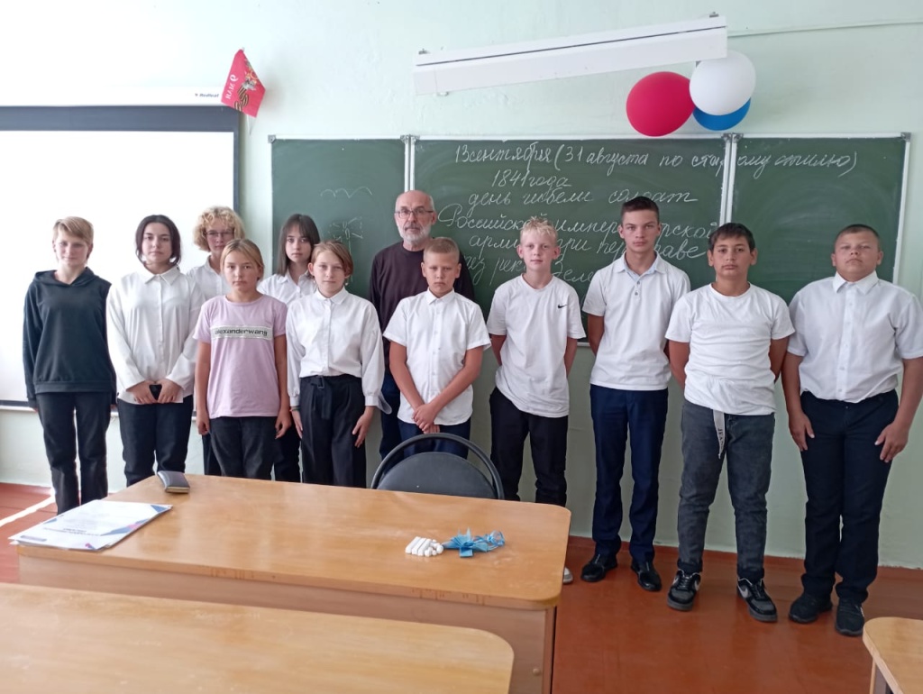 Сотрудник муниципального архива провел урок для казачат