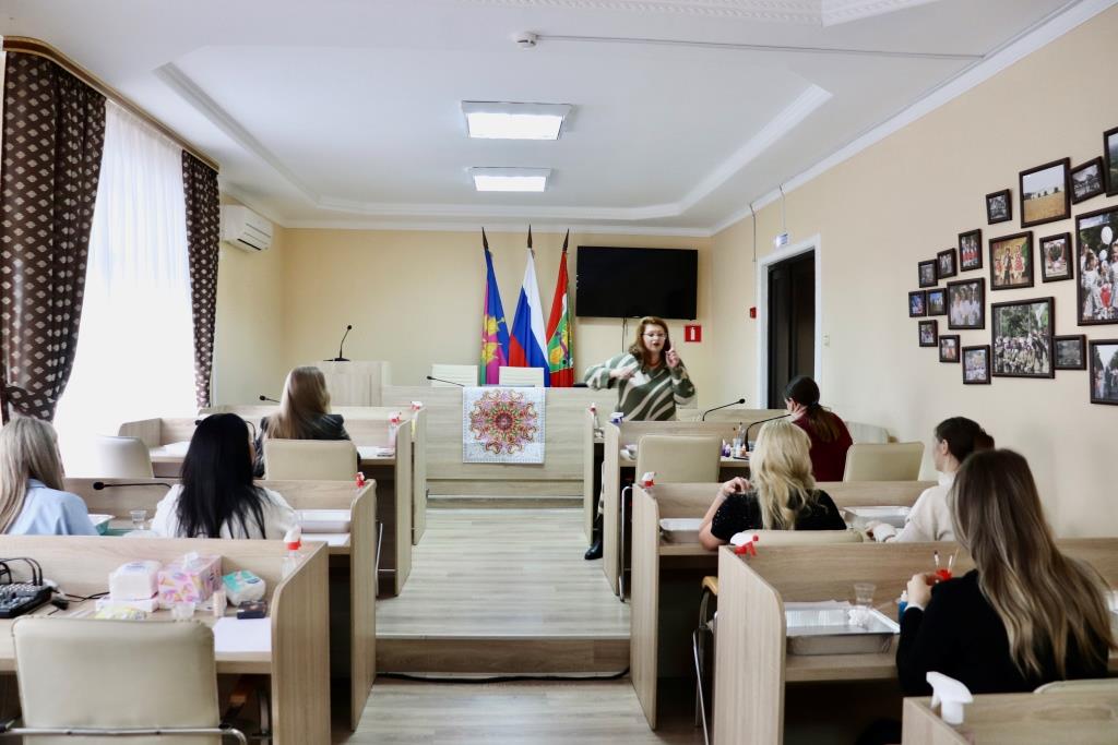 Женщины Тбилисского района создали картины на воде