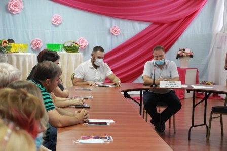 В Тбилисском районе работников торговли поздравили с профессиональным праздником