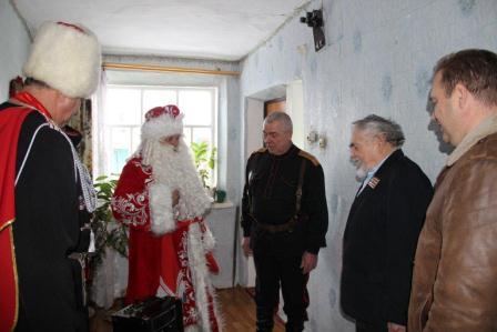 В Тбилисском районе участников ВОв поздравляют с новогодними праздниками