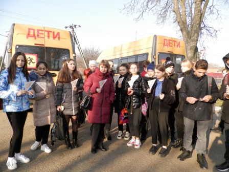 Экскурсию по местам боевой славы провели для тбилисских школьников