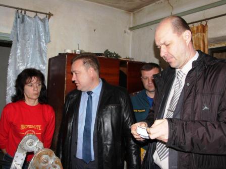 Пожарные извещатели устанавливают в трудных семьях