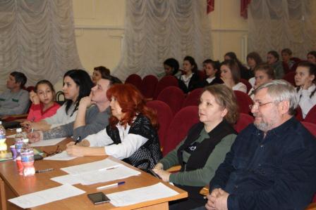 Школьники исполнили военные песни