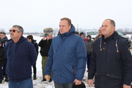 В Ловлинской открыли Поклонный крест и штаб хуторского казачьего общества