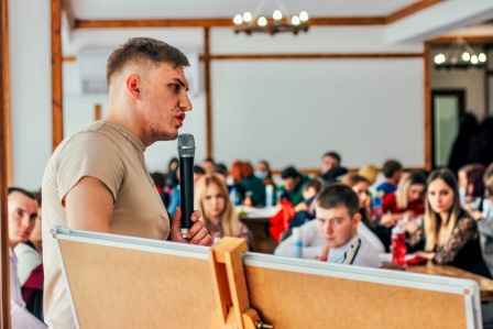 Молодежи рассказали, как получить деньги на свой проект