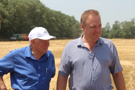 Евгений Ильин ознакомился с ходом уборки пшеницы