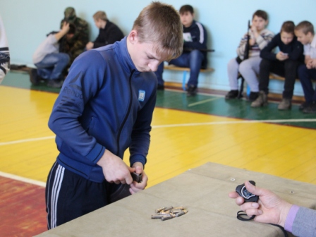 В шестой школе прошли районные соревнования по стрельбе из пневматического оружия