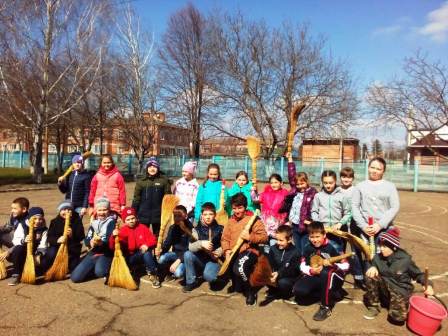 Ученики и педагоги седьмой школы вышли на большой субботник