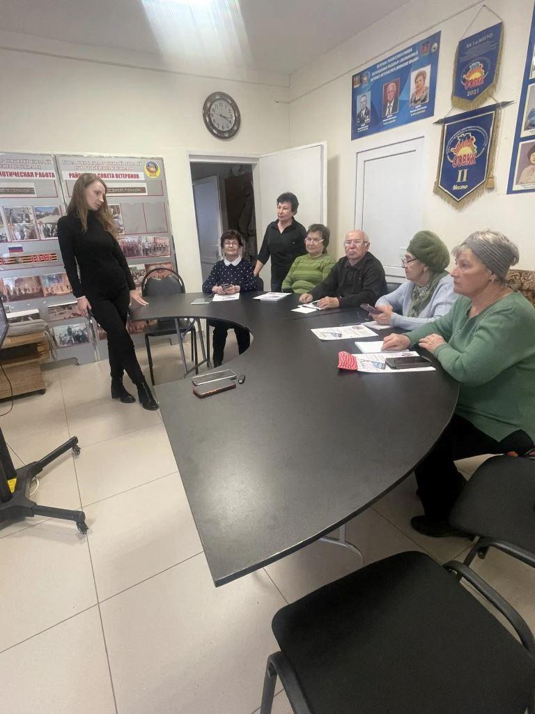 Седьмая группа пенсионеров осваивает смартфон