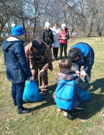 Ученики и педагоги седьмой школы вышли на большой субботник