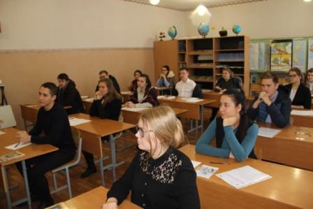 Родителям тбилисских одиннадцатиклассников предложили написать итоговое сочинение