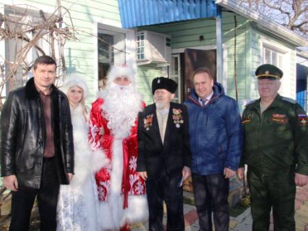 В Тбилисском районе с Новым Годом и Рождеством поздравляют участников Великой Отечественной войны