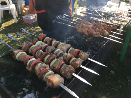 Фестиваль шашлыка проходит в Тбилисской