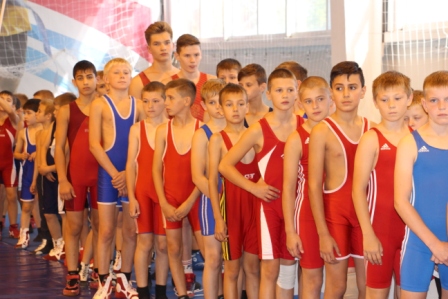 В Первенстве Тбилисского района по греко-римской борьбе принимает участие Олимпийский чемпион