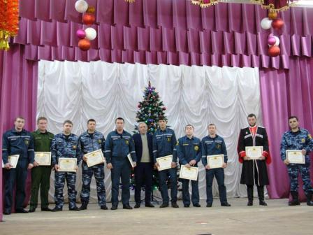 В Тбилисском районе спасателей поздравили с профессиональным праздником