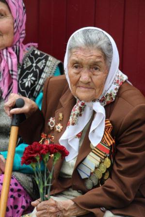 В Тбилисском районе ветерана приехали поздравлять на бронетранспортере