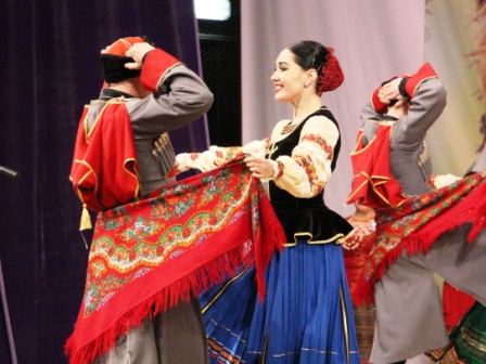 Жительниц Тбилисского района поздравляют с наступающим праздником 