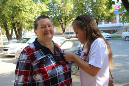 Тбилисские волонтеры вручили жителям ленточки-триколоры