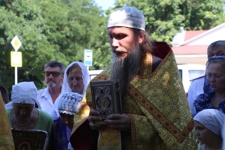 В День святых Петра и Февронии в станице Тбилисской состоялся крестный ход