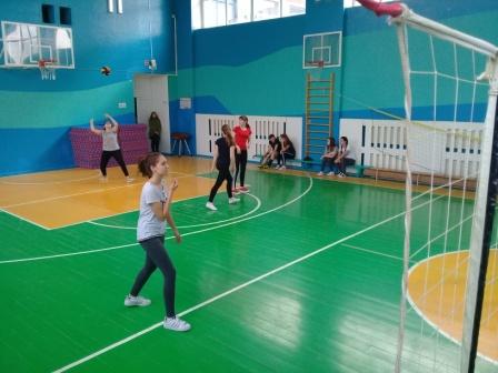 В седьмой школе прошел товарищеский матч по волейболу