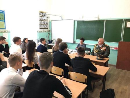 Уроки мужества прошли в первой школе