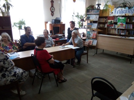 Участники клуба «Серебряные струны» вспомнили творчество писателя Эрнеста Хемингуэя