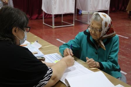 В Тбилисском районе проголосовал самый пожилой избиратель