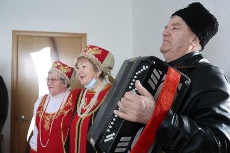 В Тбилисском районе ветеранов поздравили с юбилеями