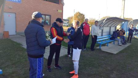 На стадионе «Пищевик» прошло торжественное подведение итогов летнего первенства по футболу