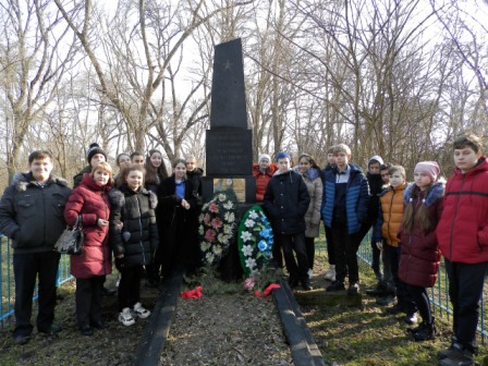 Экскурсию по местам боевой славы провели для тбилисских школьников