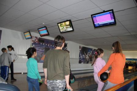 В рамках акции «Быть добру» тбилисские дети поиграли в боулинг