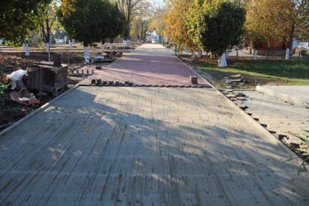 В Тбилисской реконструируют парк 