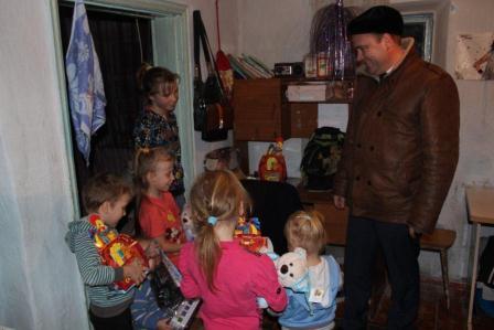 Глава Тбилисского района поздравляет детей с новогодними праздниками