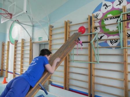 В пятой школе прошли соревнования «Вперед, мальчишки!»