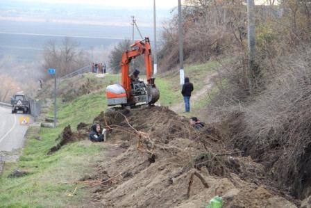 В Тбилисской на улице Вокзальной прокладывают газопровод высокого давления