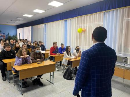 Молодые депутаты провели для старшеклассников классные часы «Крымская весна»