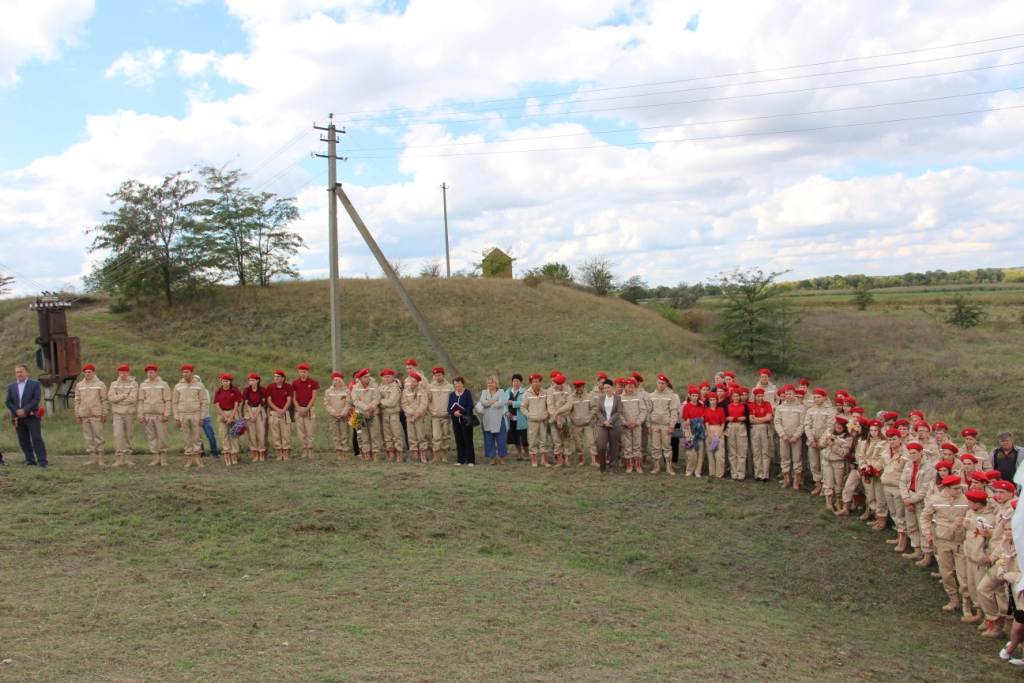 Участники мероприятия -военно -патриотические клубы и юнармейские отряды школ района.JPG