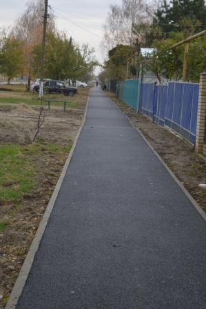 В хуторе Шевченко по улице Октябрьской отремонтировали тротуар
