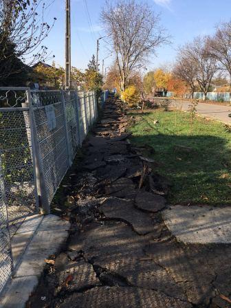 В Тбилисской по улице Толстого началось строительство тротуара