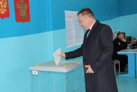 Глава Тбилисского района Евгений Ильин проголосовал на избирательном участке №4810
