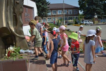 В День памяти и скорби в сельских поселениях Тбилисского района прошли памятные мероприятия
